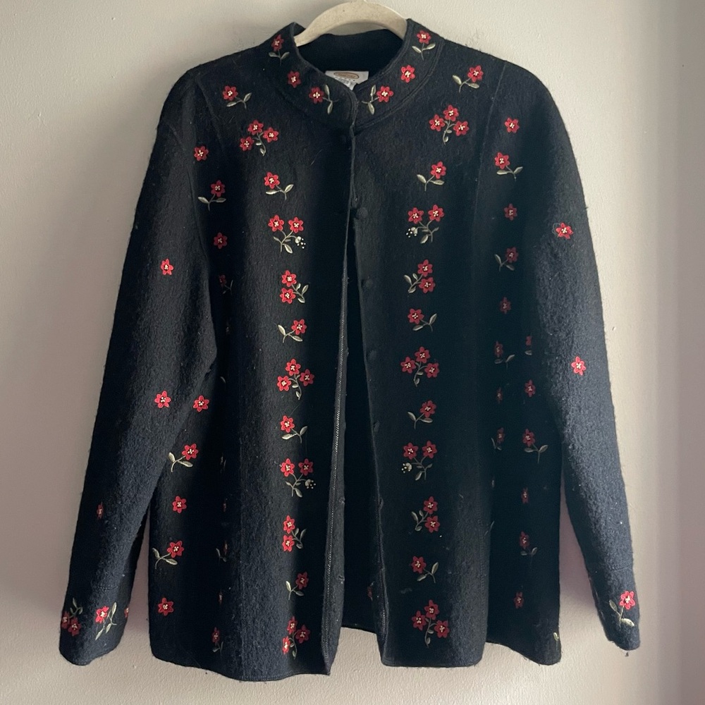 Talbot’s Woman 100% Wool Vintage Embroidered Floral Cardigan - Picture 2 of 8